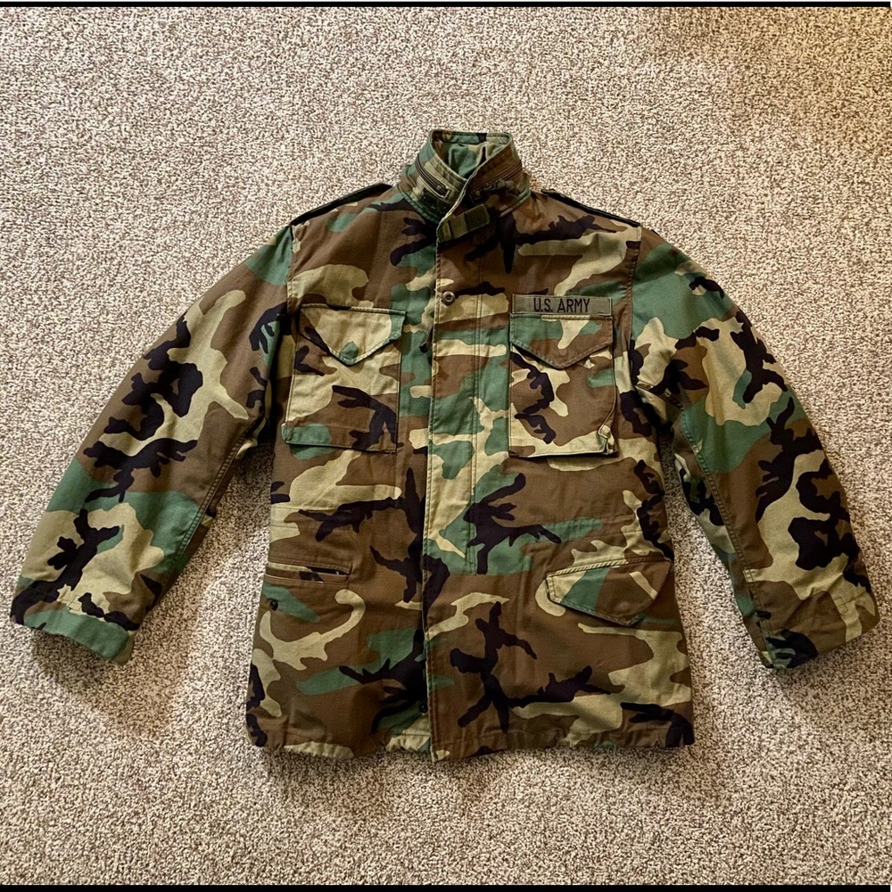 Camouflage color Army coat with removable liner, size medium. Thick and warm.